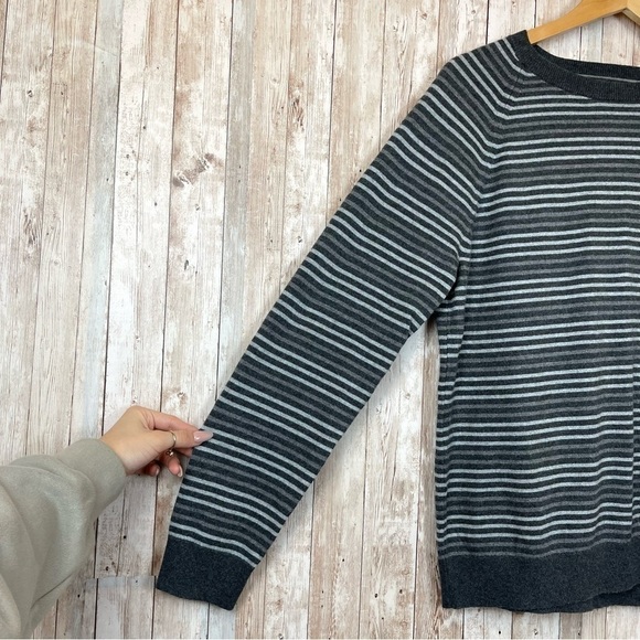 Banana Republic Long Sleeve Striped Silk & Cashmere Blend Sweater Size Medium - Picture 3 of 7